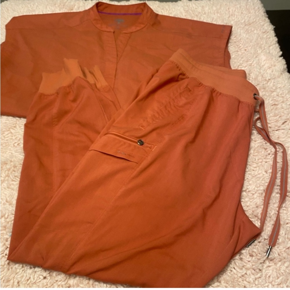 Healing Hands Jogger set- med Top, Lg jogger scrub bottoms 🧡peach color